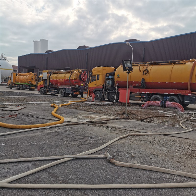 新宾污水池清理